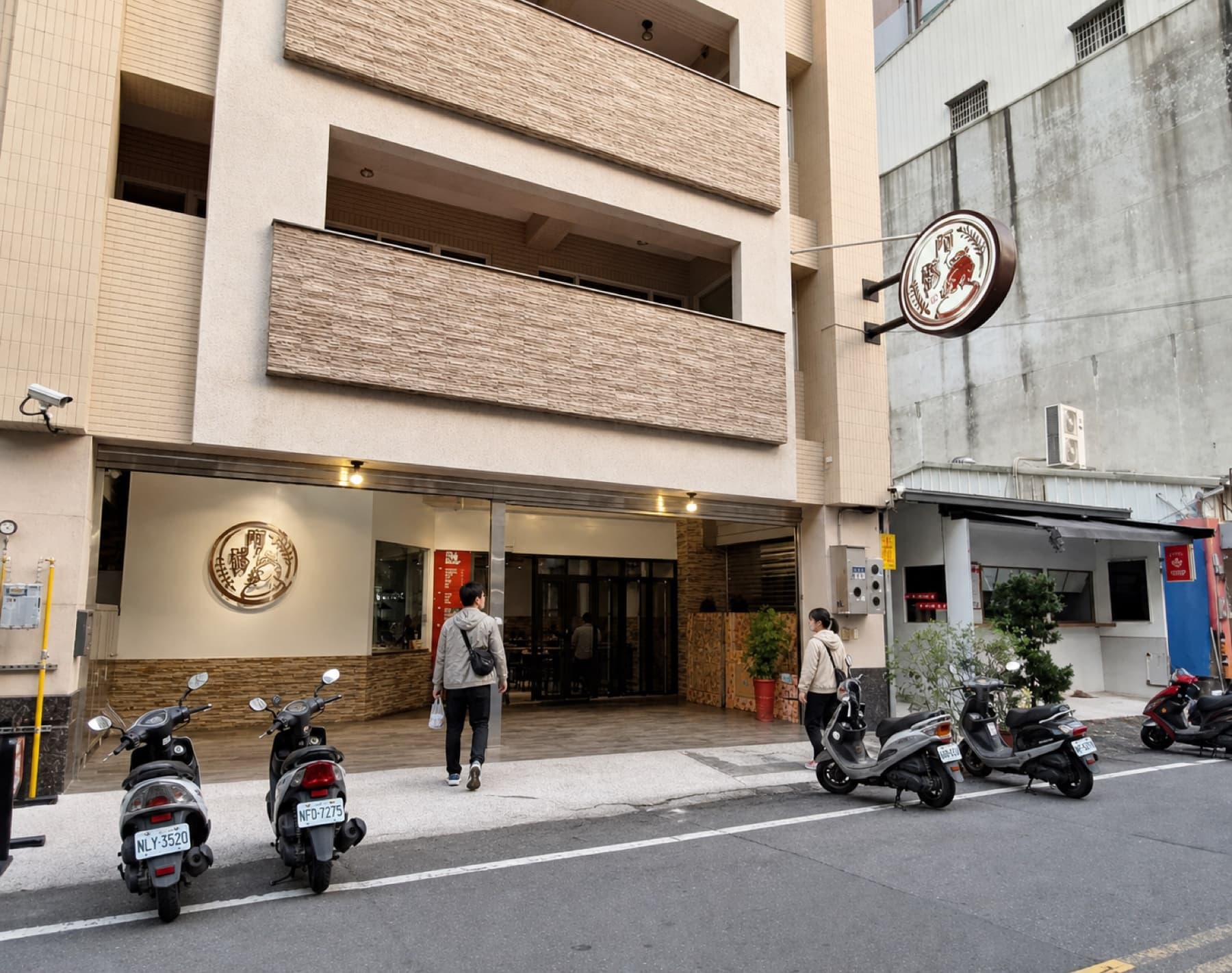 雲林斗六在地美食-阿賜豬腳飯店面